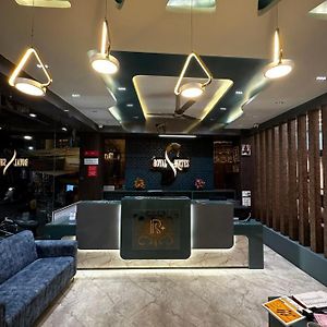 Hotel Royal Suites +